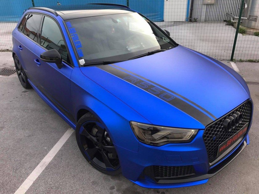 Ауди а4 синяя с чёрной крышей