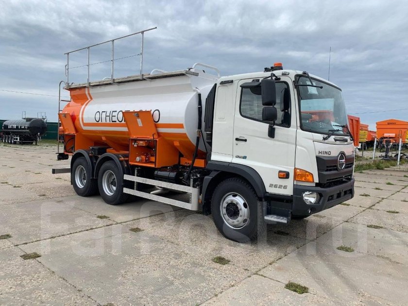 Hino 500 бензовоз