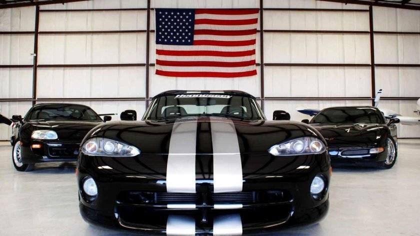 Додж Вайпер спереди