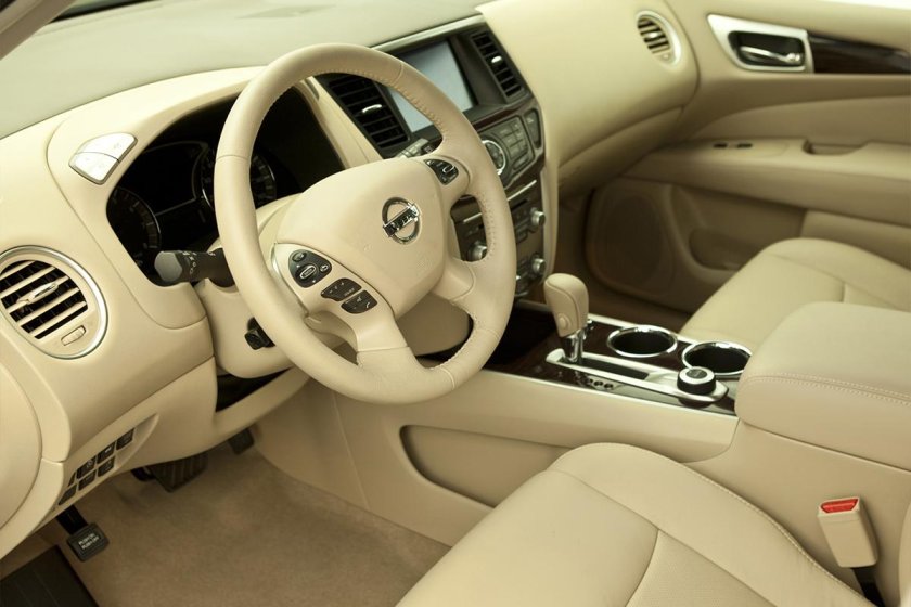 Nissan Pathfinder 2014 салон