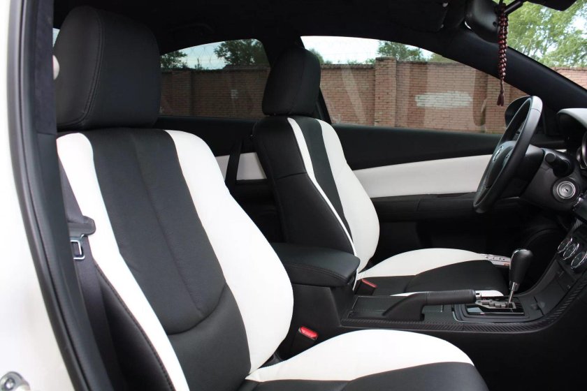 Чехлы белая кожа Мазда 6