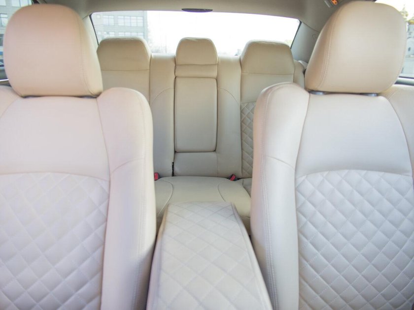 Крайслер 300с салон белый