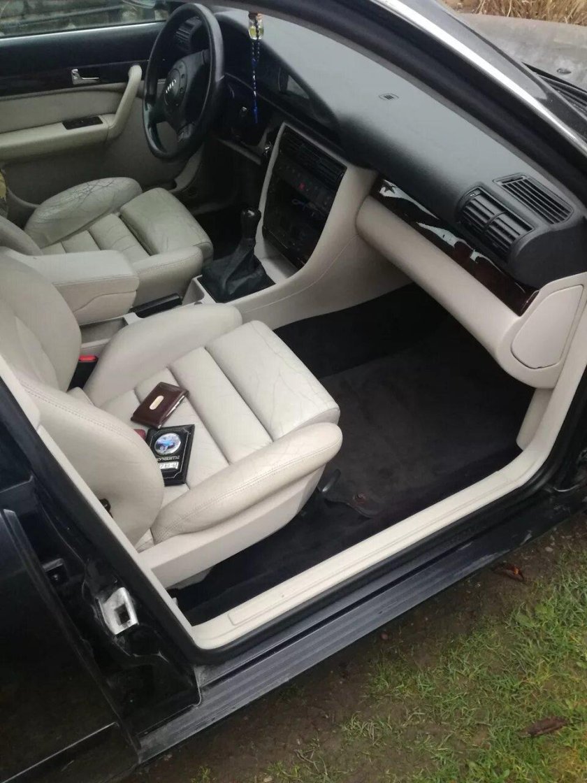 Ауди 100 с4 белый салон