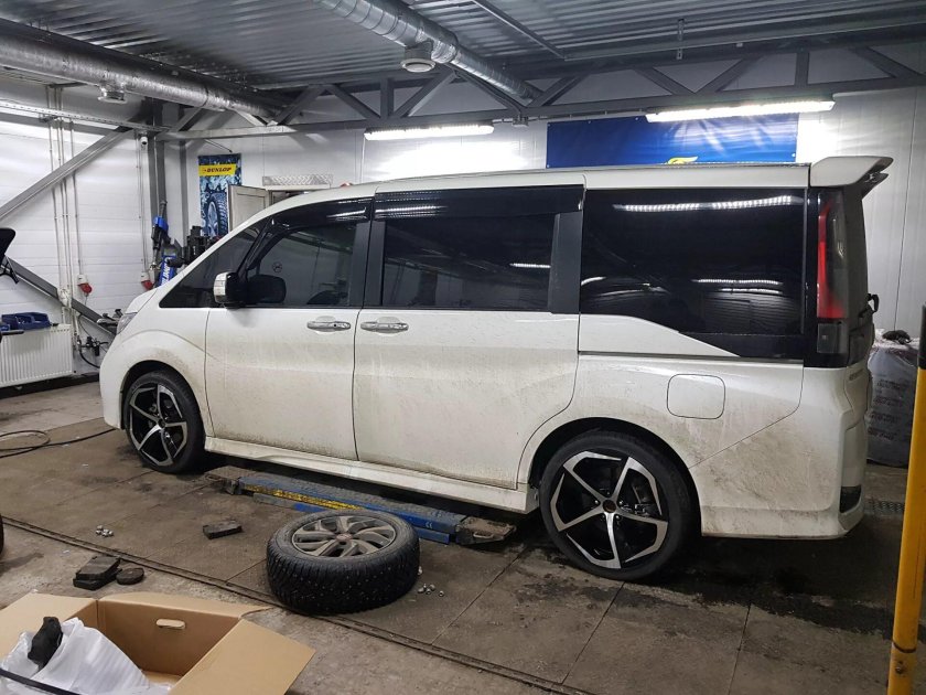 Honda Stepwgn spada r19