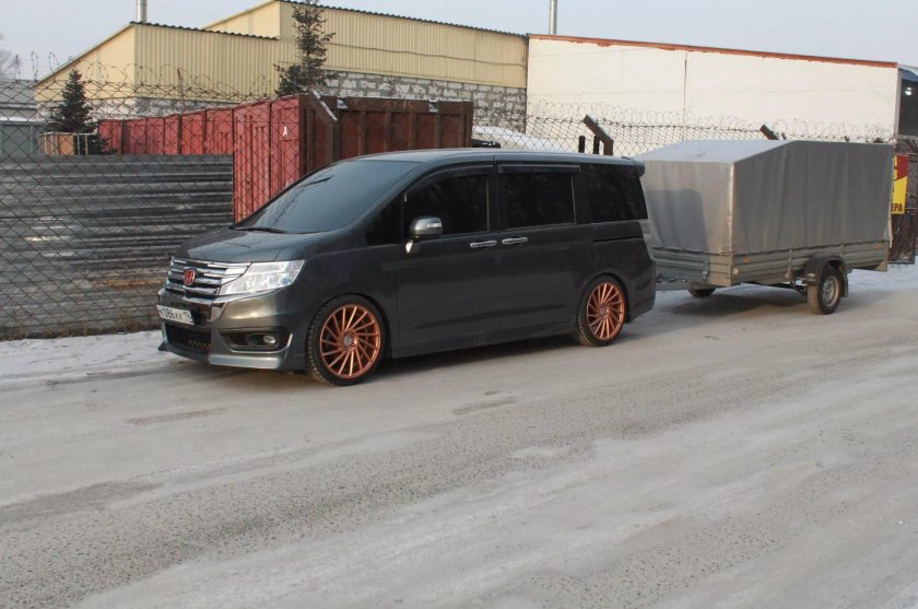 Honda Stepwgn g5 Tuning белая