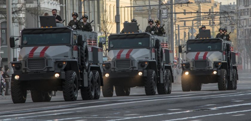 Урал-4320вв парад