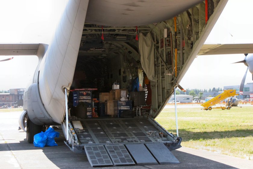 Boeing 737 багажное отделение