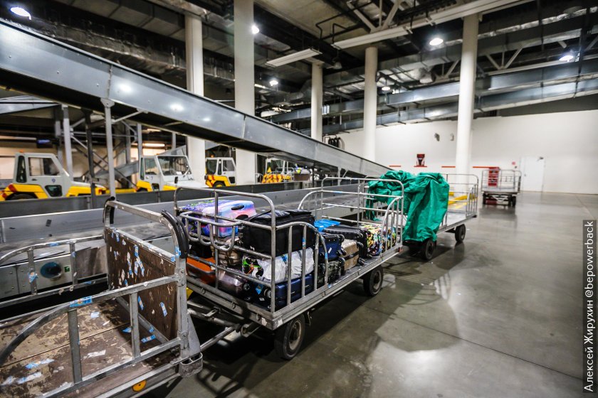 Багажное отделение в аэропорту