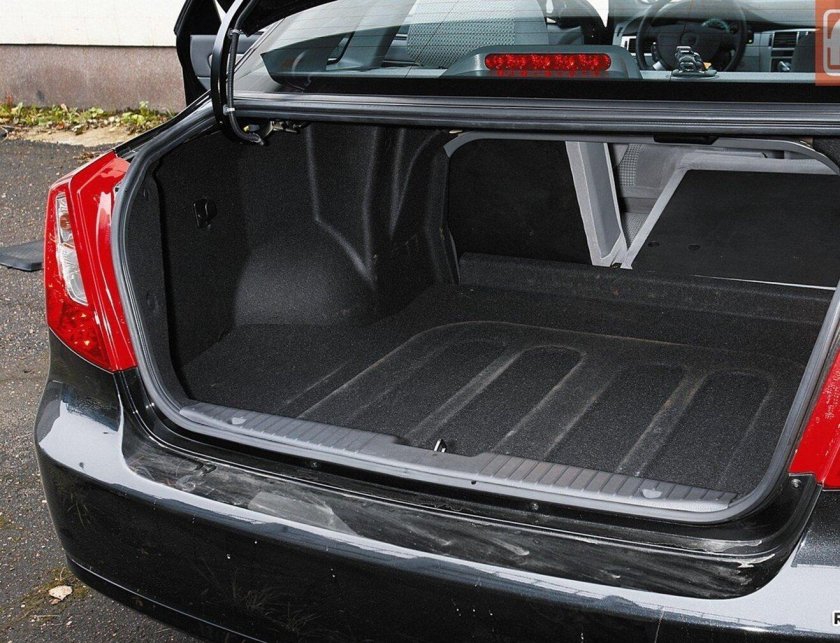 Chevrolet Lacetti седан багажник