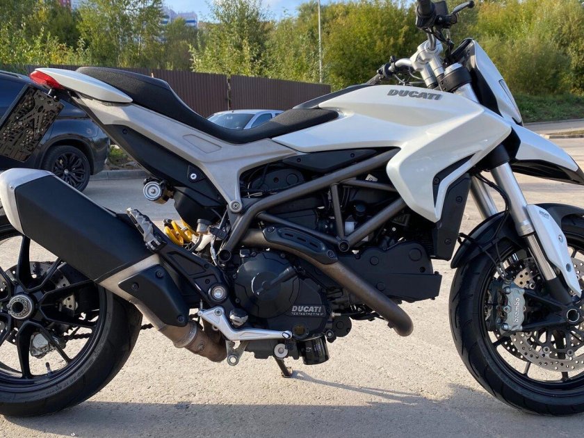 Ducati Hyperstrada 821