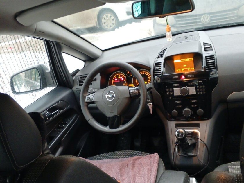 Opel zafira 2011 салон