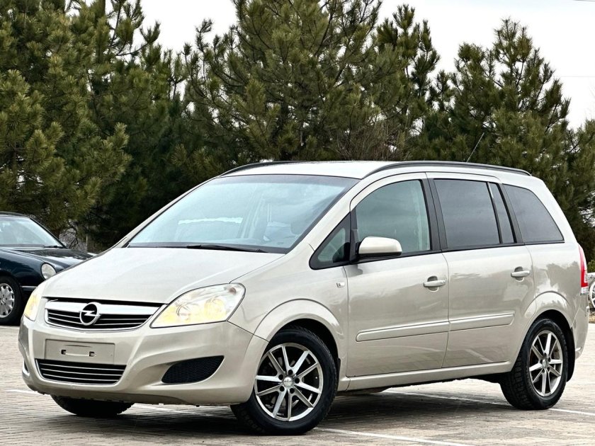 Opel zafira 2012