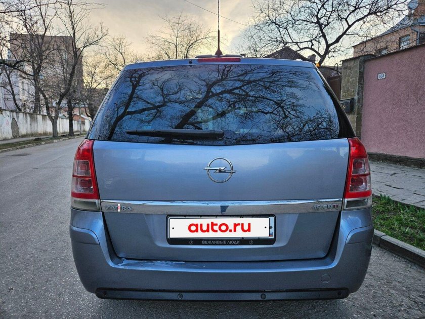 Серый опель