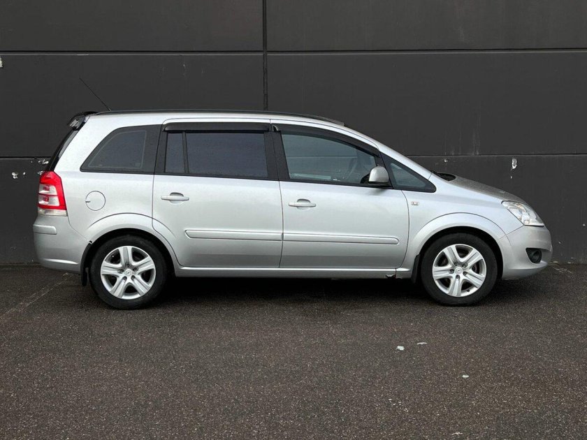 Машина Зафира