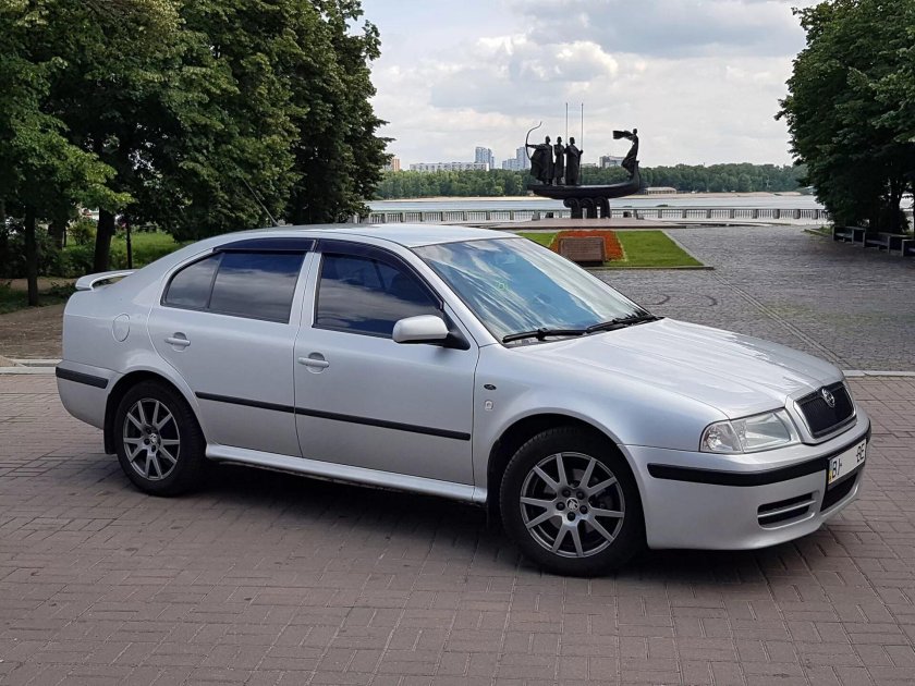 Шкода Октавия 2003 1.6