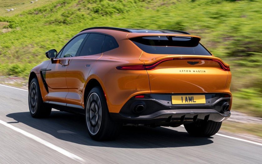 Астон Мартин DBX
