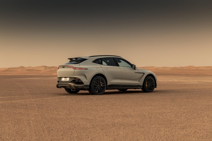 Астон мартин dbx