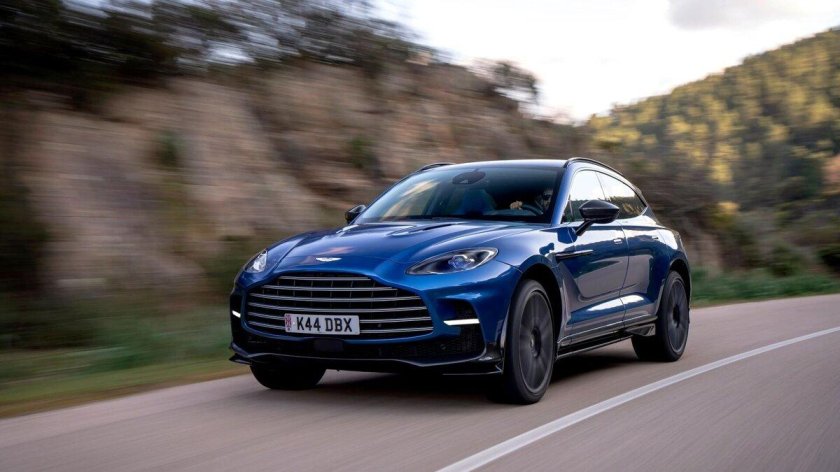 Астон Мартин 2022