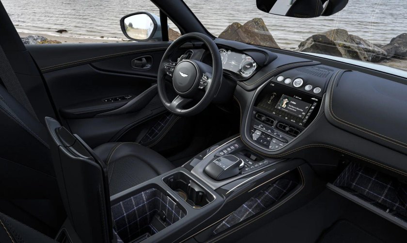 Астон Мартин DBX