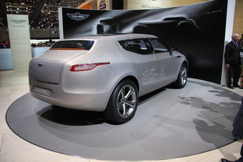 Астон Мартин джип