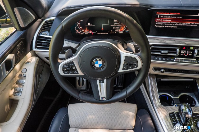 БМВ Икс 8 салон