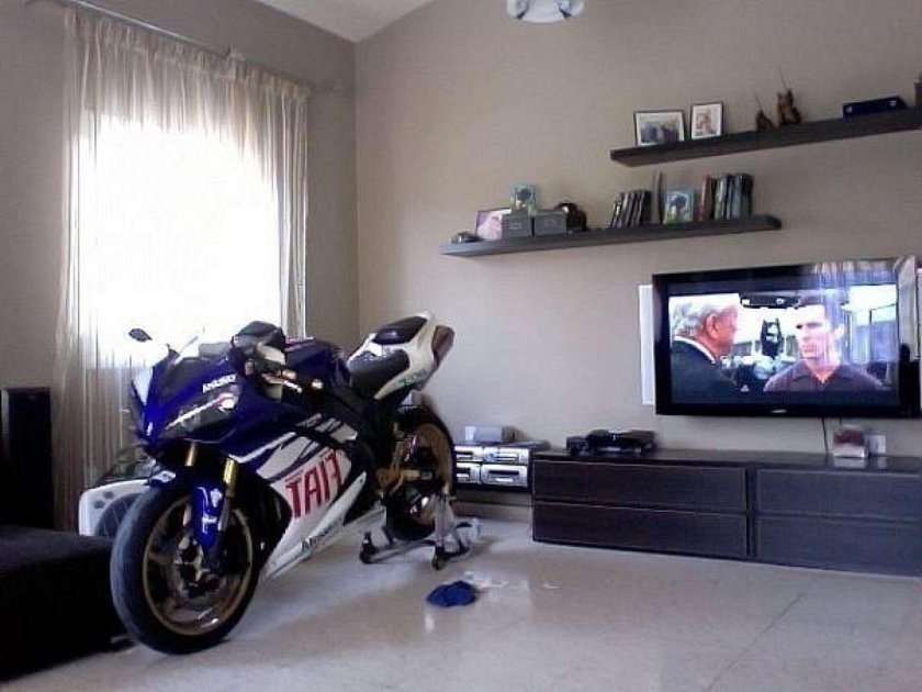 Мото в квартире