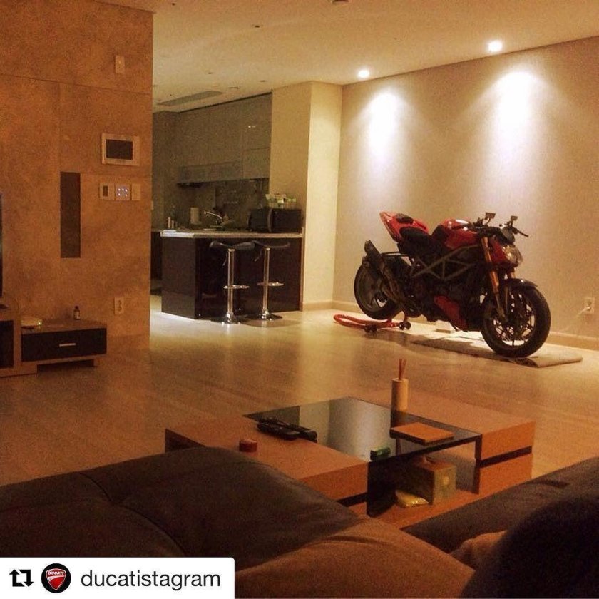 Мотоцикл в интерьере