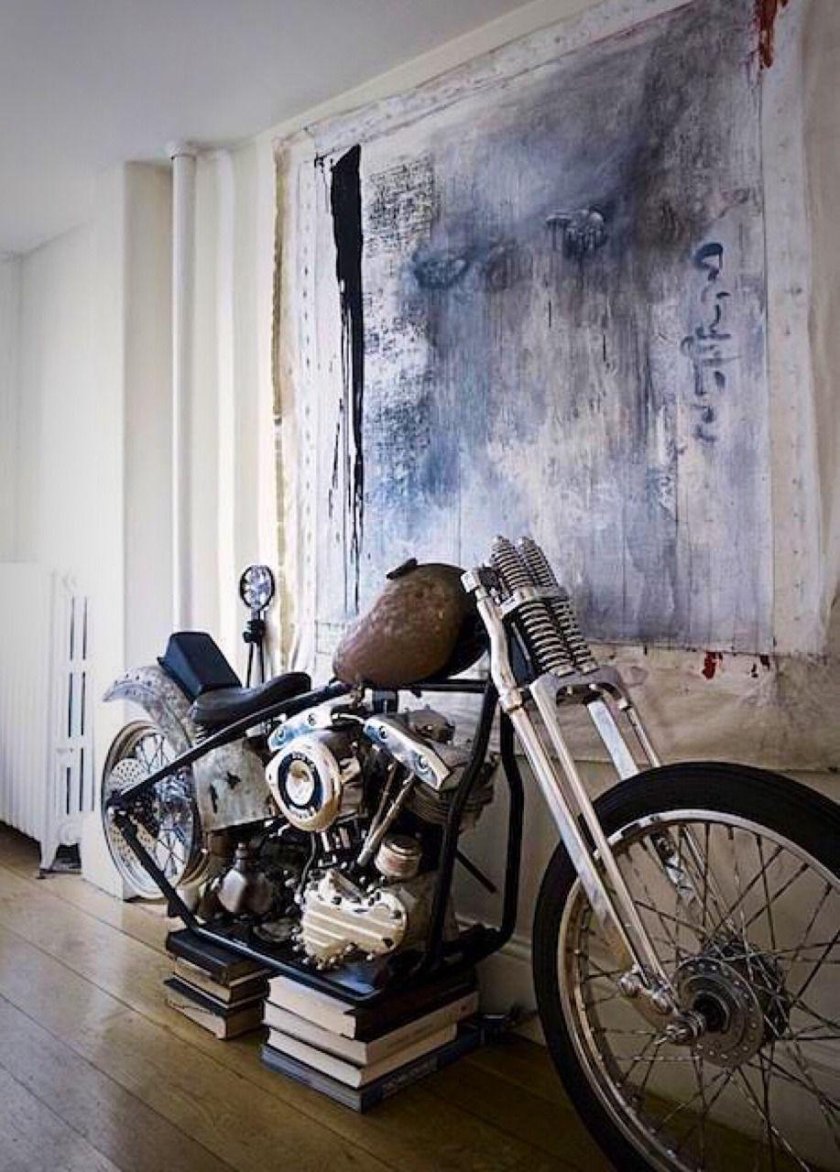 Харлей Дэвидсон в лофт интерьере