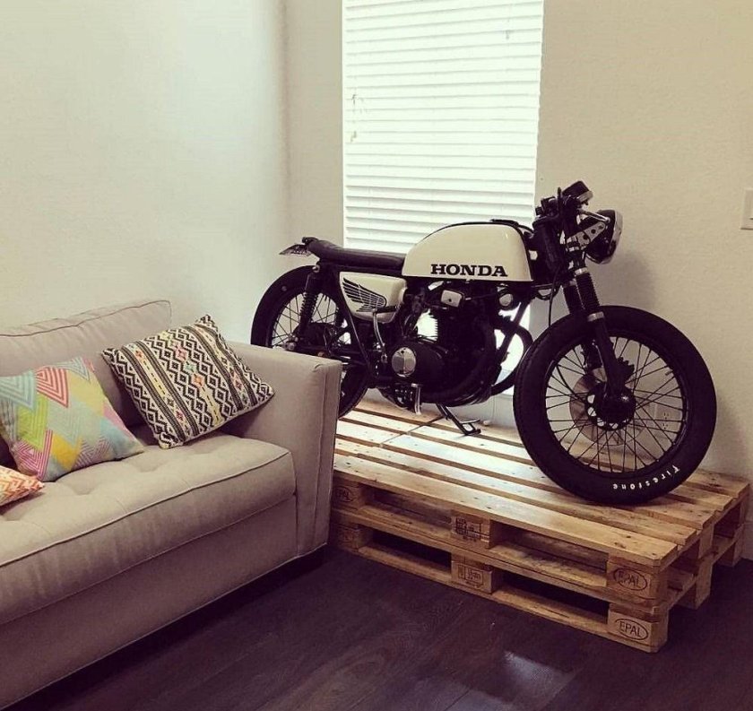 Мотоцикл в интерьере