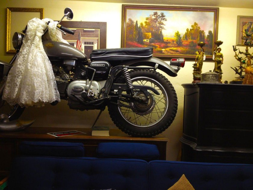 Мотоцикл в интерьере