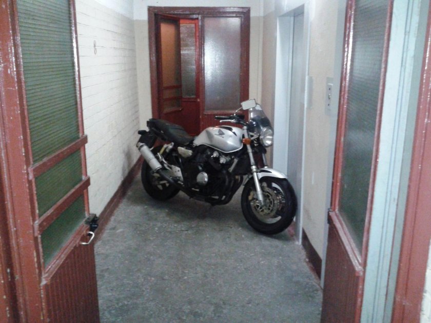 Мото в квартире