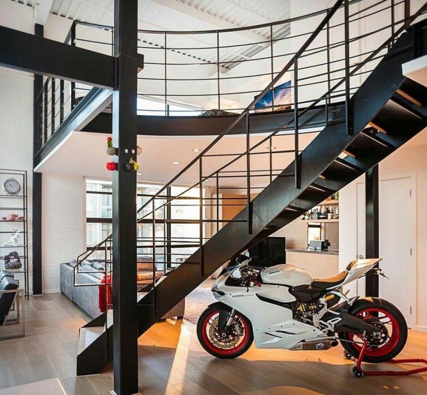 Мотоцикл в интерьере лофт