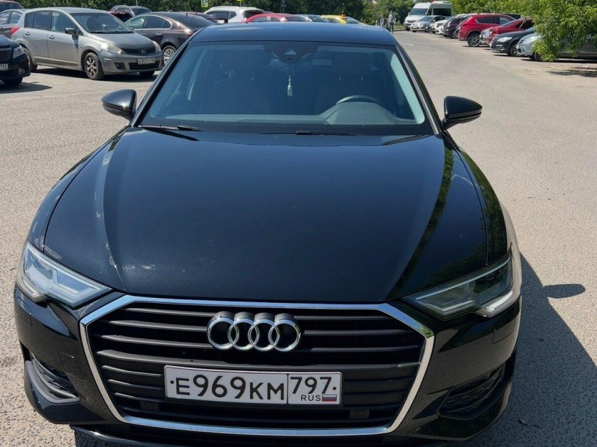 Черная ауди а 6