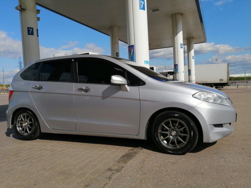 Хонда Эдикс фото