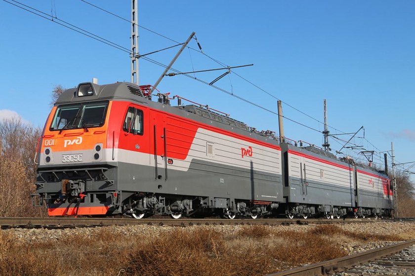 Грузовой электровоз 2эс5с