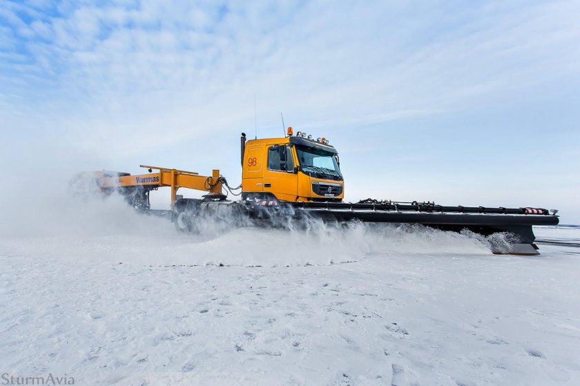 Плужно-щеточный одноотвальный снегоочиститель Эд 403