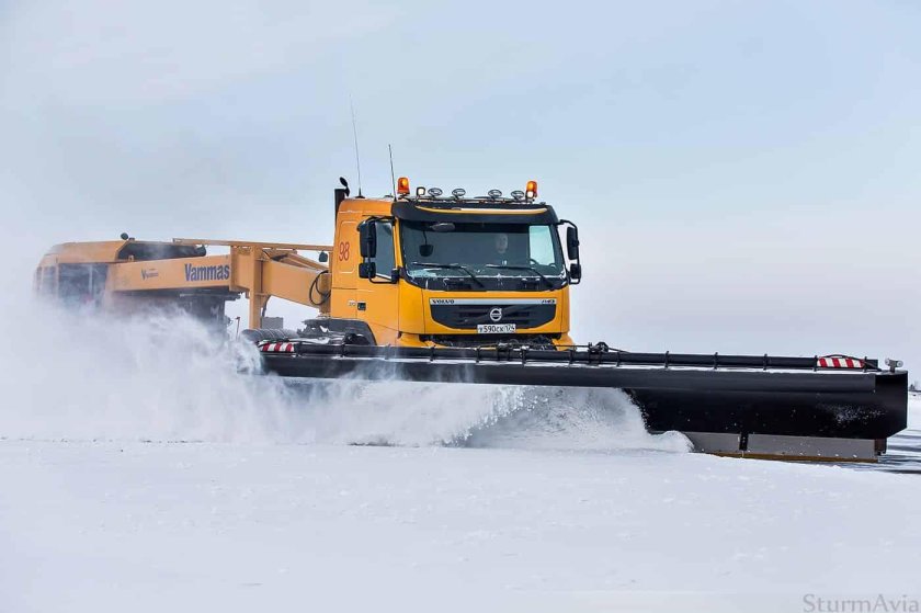 Плужно-щеточная продувочная Аэродромная уборочная машина ББ-6000-ПБА