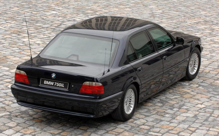 BMW 750 e38