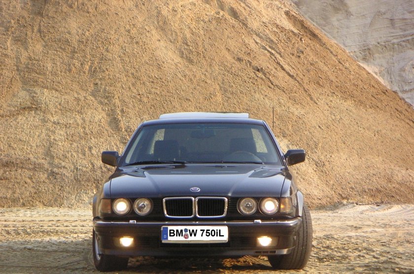 BMW e32 750