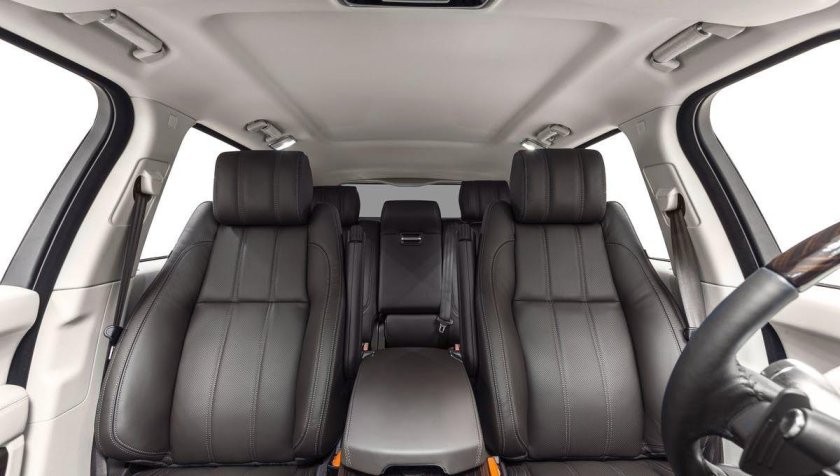 Салон автомобиля спереди