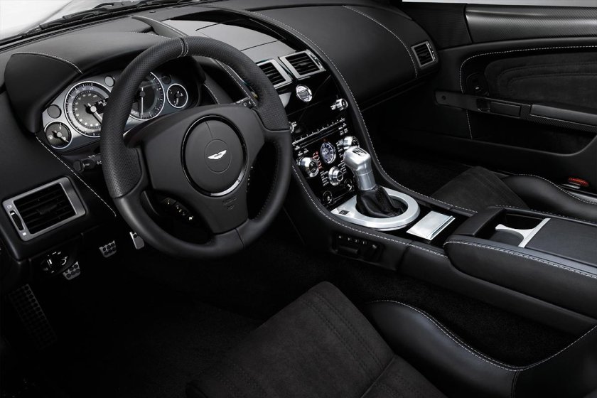 Астон Мартин ДБХ салон
