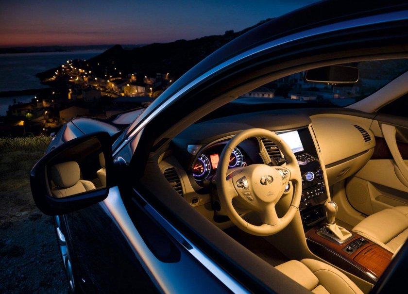 За рулем Инфинити fx35