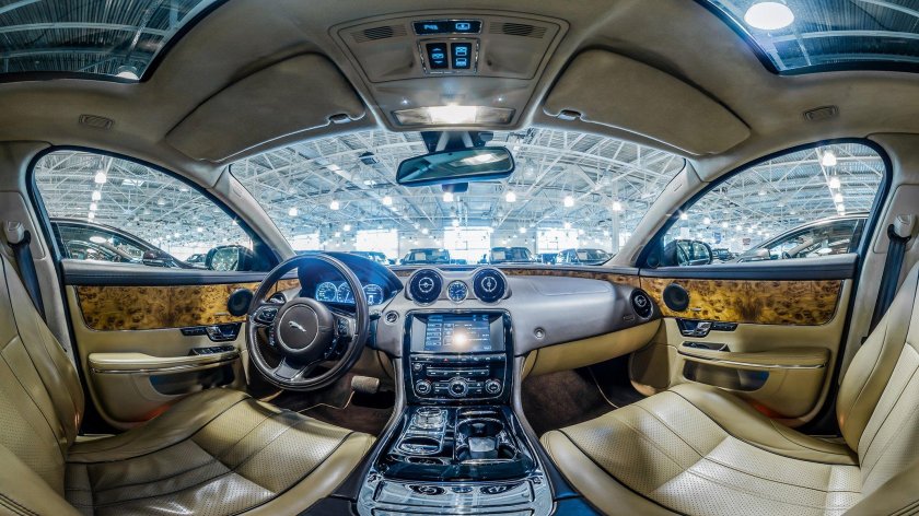 Jaguar XJ 2010 салон