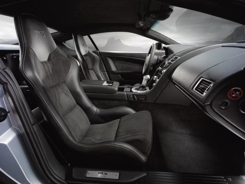 Aston Martin DBS 2021 салон