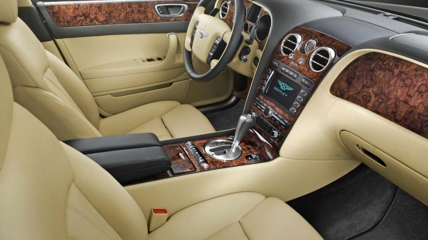 Bentley Flying Spur 2005 салон