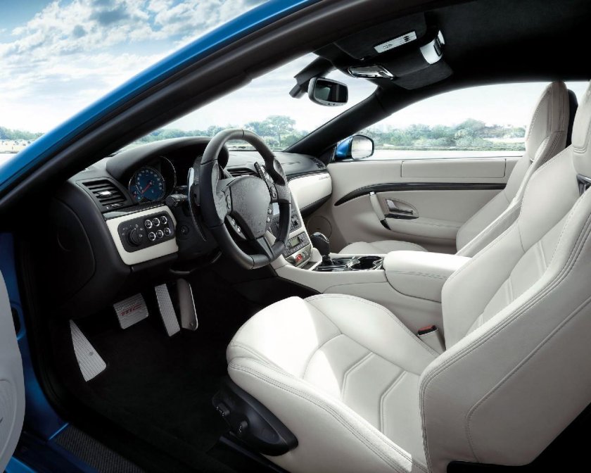 Мазерати Гран Туризмо салон