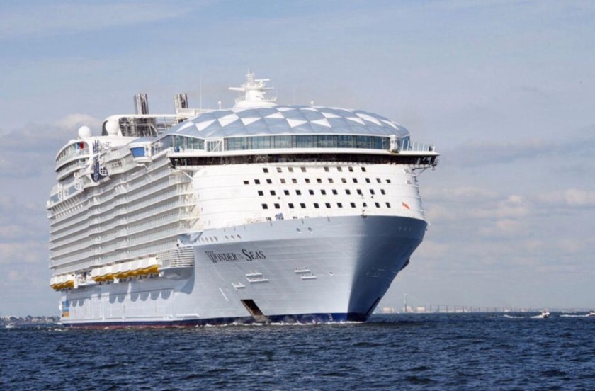 Круизный лайнер чудо морей