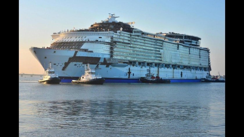 Корабль Оазис морей