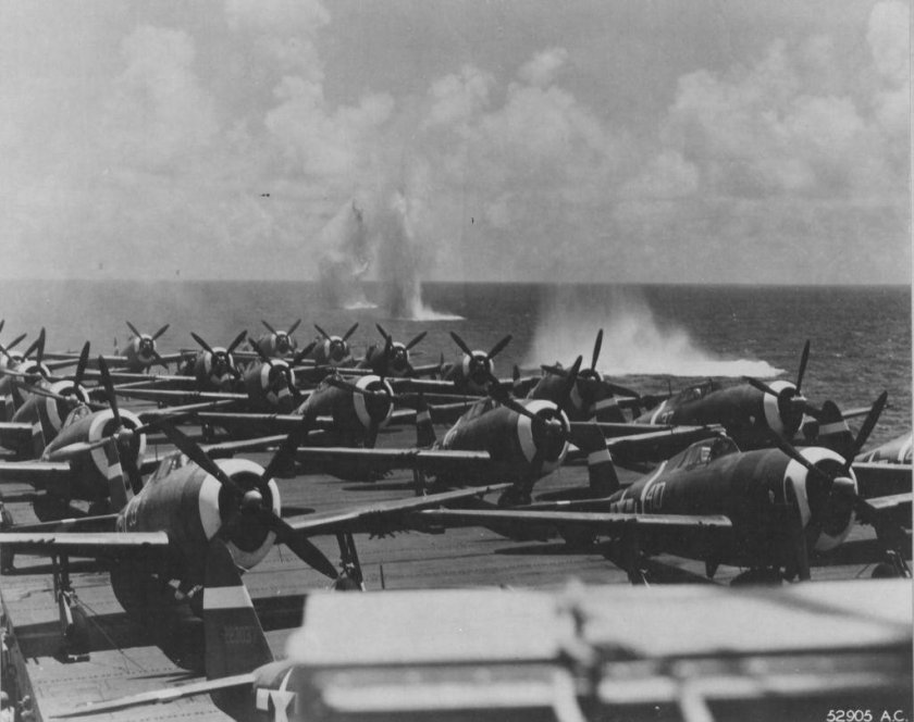 P-47 Thunderbolt на авианосце