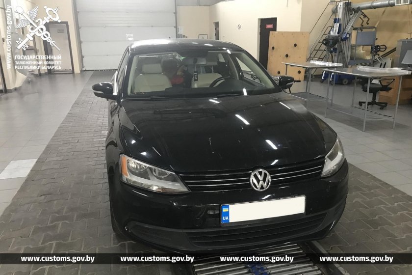 Чёрный Volkswagen Jetta VII 1.6 at (110 л.с.) с пробегом